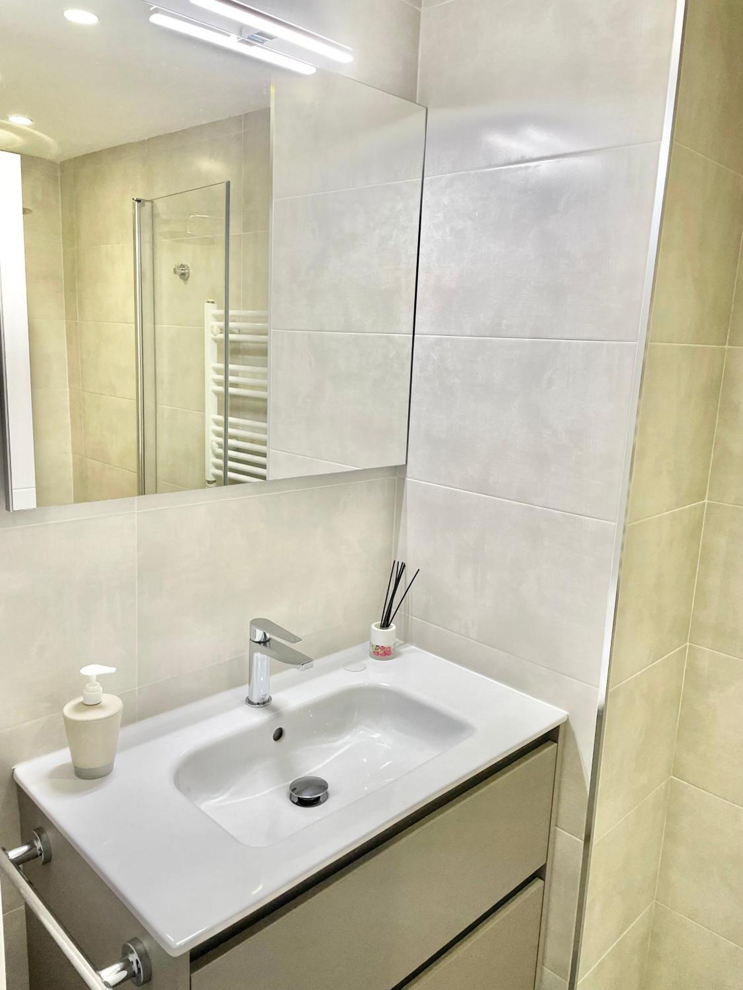 Apartamento San Lorenzo Playa. Vistas Al Mar. Хихон Экстерьер фото